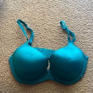 36DD Victoria’s Secret Very Sexy Lightly Lined Plunge Bra
